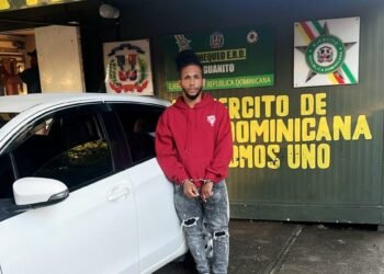 Ejército ocupa vehículo en el que ocultaban más de 16 mil cigarrillos ilícitos en Santiago Rodríguez*