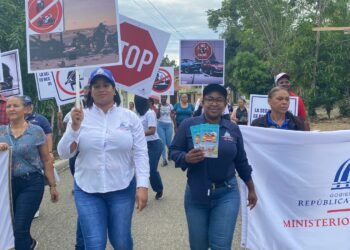 Salud Pública realiza caminata en El Pino para concientizar sobre los accidentes de tránsito