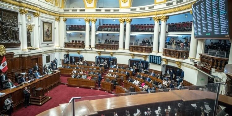 El Congreso de Perú destituye a la presidenta Dina Boluarte