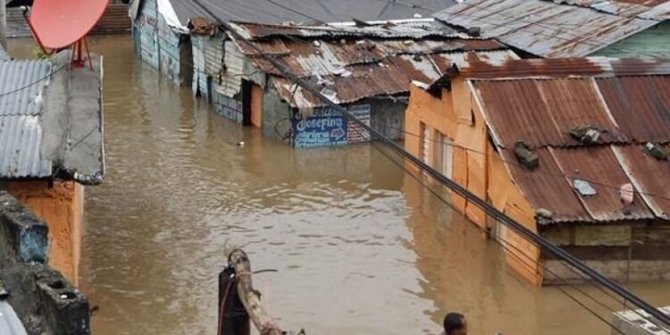 Melissa deja un muerto, fuertes inundaciones y daños en la RD