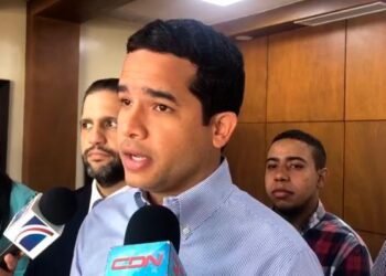 Omar fernandez  pide suspender labores y despachar estudiantes por lluvia