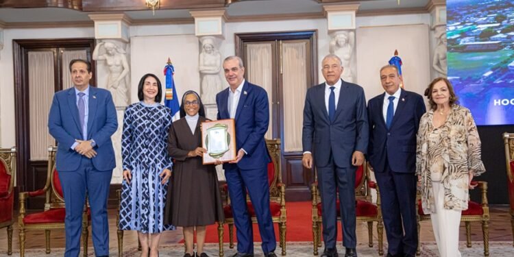 Presidente Abinader reconoce a adultos mayores y a protectores