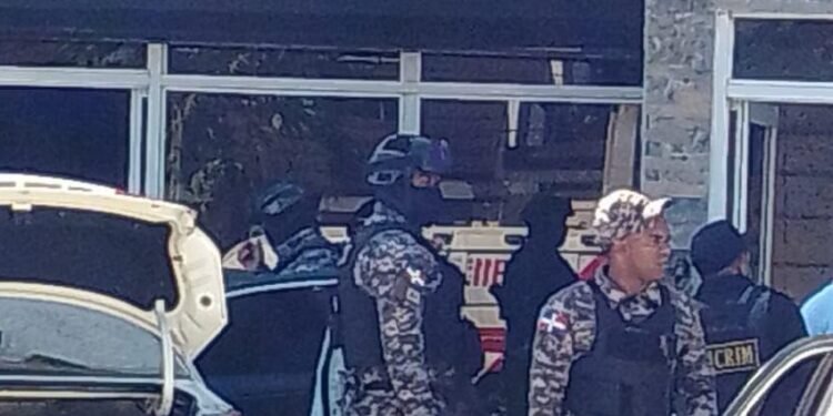 Arrestan 11 policías por muerte de cinco hombres en Santiago