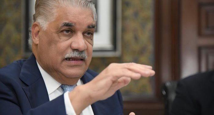 Vargas cree Gobierno arrastra la RD al descalabro y corrupción