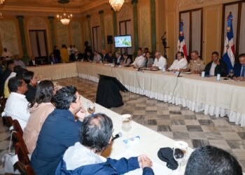 Gobierno suspende labores y clases este miércoles y jueves