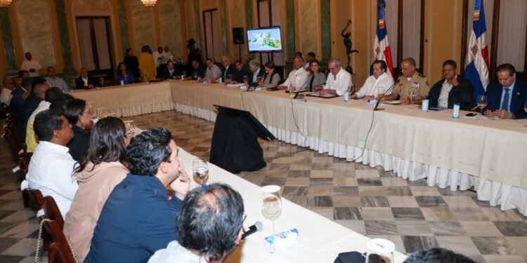 Gobierno suspende labores y clases este miércoles y jueves