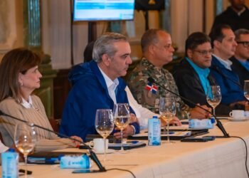 Gobierno mantiene suspendidas labores provincias en alerta roja