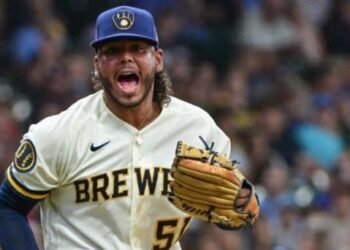 Freddy Peralta y Guerrero Jr. se destacan series Grandes Ligas