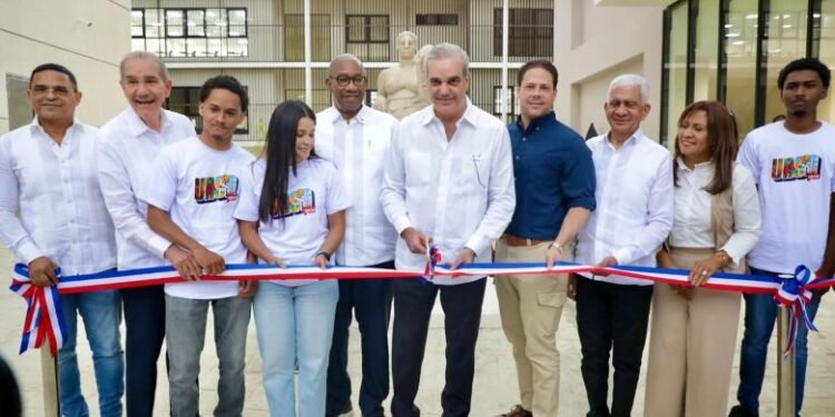 Presidente inaugura el Centro Universitario de la UASD-Cotuí