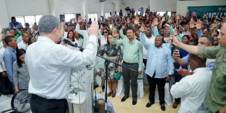 Leonel Fernández acusa PRM de hundir a RD en la criminalidad