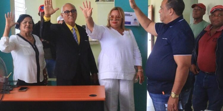 Designa una mujer al frente de la DGDF en Montecristi.y Cesar Hiraldo en dajabon