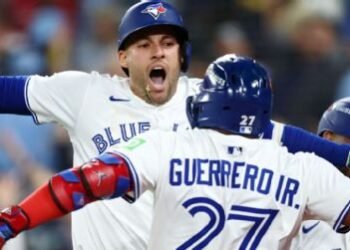 Toronto viene de atrás y vence Marineros para avanzar a la SM