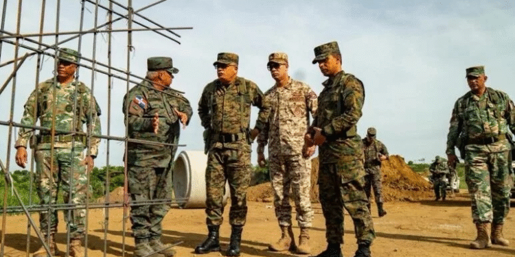 Ministro de defensa  RD supervisa frontera y se reúne con directivos Codevi