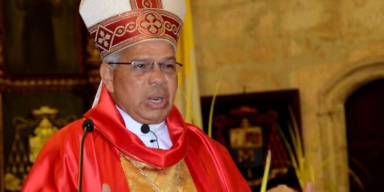 Monseñor Francisco Ozoria dice acata decisión vaticana