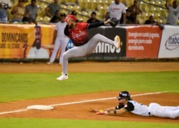 Aguilas se afianzan en liderato beisbol; Licey y Gigantes ganan