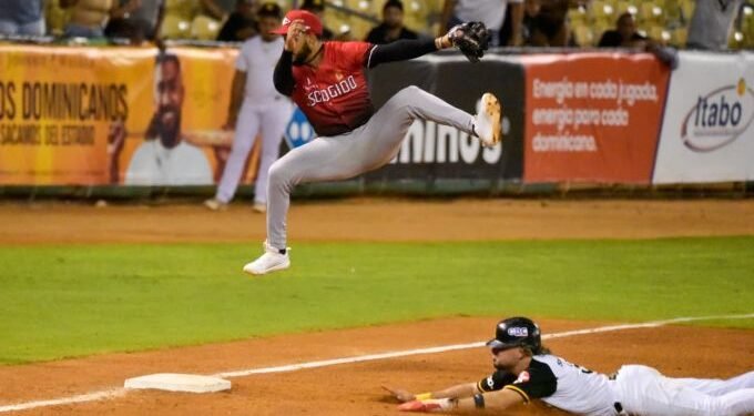 Aguilas se afianzan en liderato beisbol; Licey y Gigantes ganan