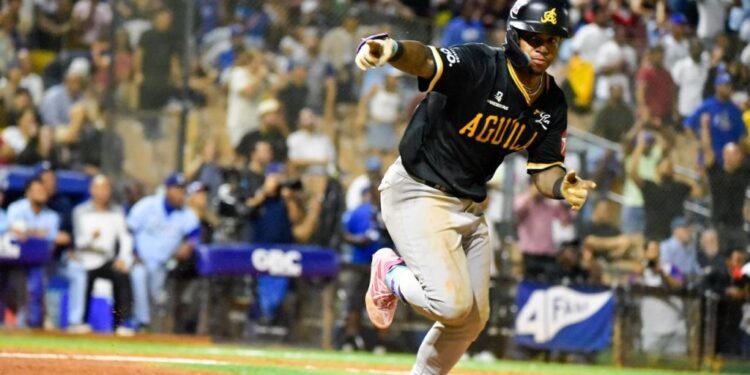 Aguilas, Toros y Estrellas ganan en el reinicio beisbol de la RD
