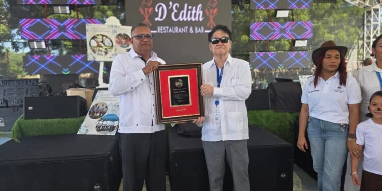 Reconocen al empresario Takeshi Mukai durante Feria del Chivo Liniero por sus grandes aportes a la sociedad*