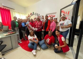 El Espíritu Navideño Ilumina el Distrito Educativo 13-04