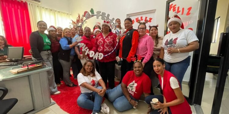 El Espíritu Navideño Ilumina el Distrito Educativo 13-04