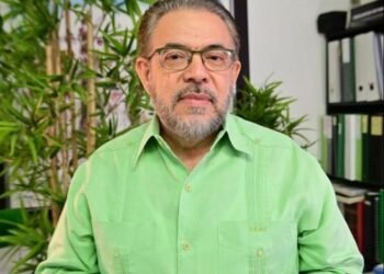 Guillermo Moreno. Dice deuda pública amenaza la estabilidad económica de RD