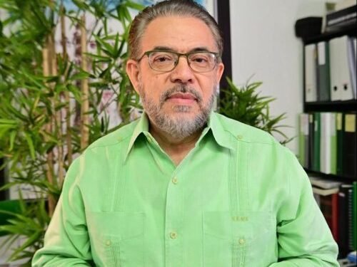 Guillermo Moreno. Dice deuda pública amenaza la estabilidad económica de RD