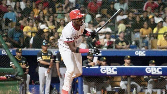 Aguilas, Estrellas y Gigantes triunfan