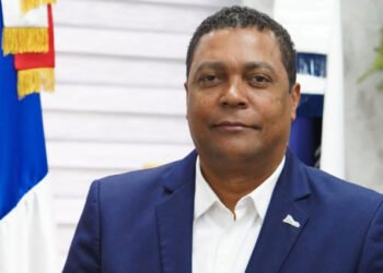 Víctor D’Aza retira aspiraciones presidenciales por el PRM