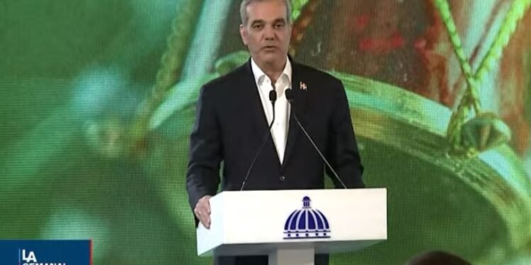 El presidente Luis Abinader  manda acayar  a Danilo medina  hay cosas de las que no debería hablar