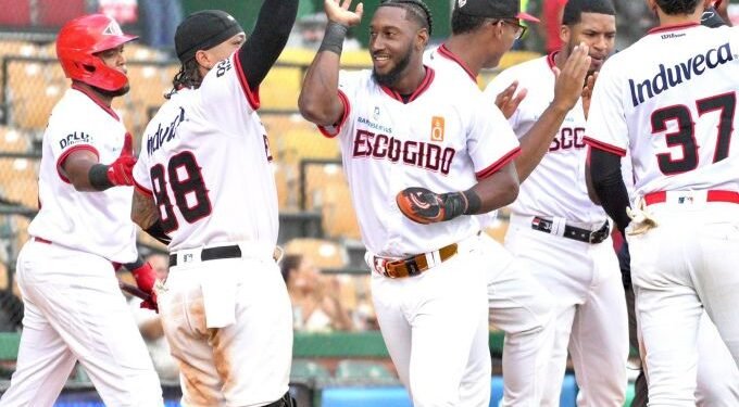 Aguilas, Gigantes, Leones y Toros ganan en el beisbol RD