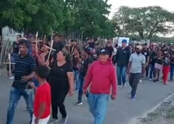 Marchan en bateyes del Proyecto la Cruz Manzanillo contra  atropellos de la administración a familias  y trabajadores