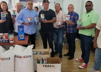 Senador Ney Rodriguez entrega semillas para huertos de hortalizas en Dajabón