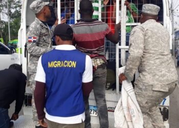 DGM detuvo a 1,015 haitianos indocumentados y deportó 938