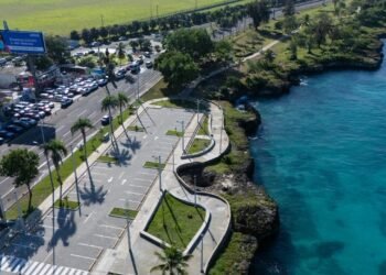 Abinader y Collado inauguran parque submarino La Caleta
