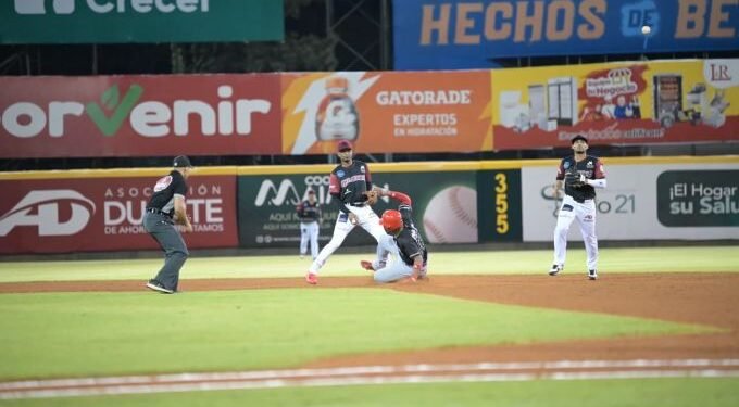 Leones siguen invictos en round robin; Toros vencen las Aguilas