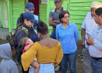 Gobernadora, Alcalde y Plan Social realizan levantamiento y anuncian soluciones tras incendio en La Mara, Dajabón