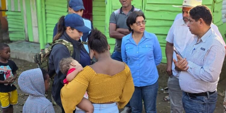 Gobernadora, Alcalde y Plan Social realizan levantamiento y anuncian soluciones tras incendio en La Mara, Dajabón