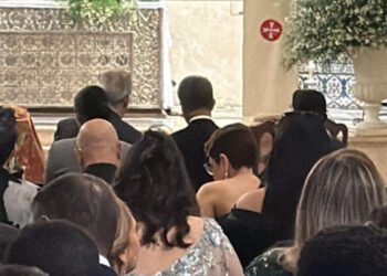 Abinader y Leonel participan juntos en ceremonia de boda