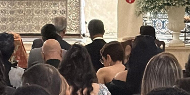 Abinader y Leonel participan juntos en ceremonia de boda