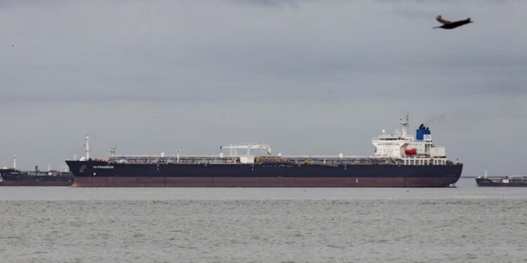 Trump anuncia incautación de petrolero en costa de Venezuela