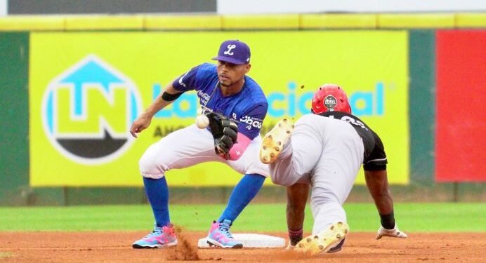 Aguilas y Gigantes triunfan; el Licey deja tendido al Escogido
