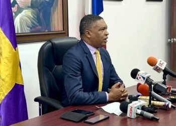 Demanda lista de funcionarios que investigan por corrupción