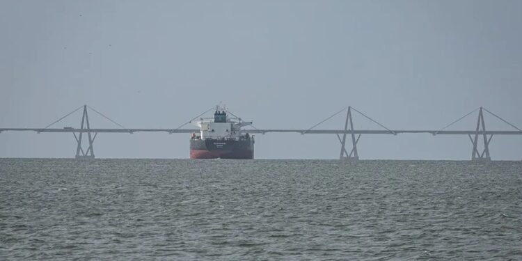 EE.UU. intercepta un tercer petrolero cerca de Venezuela