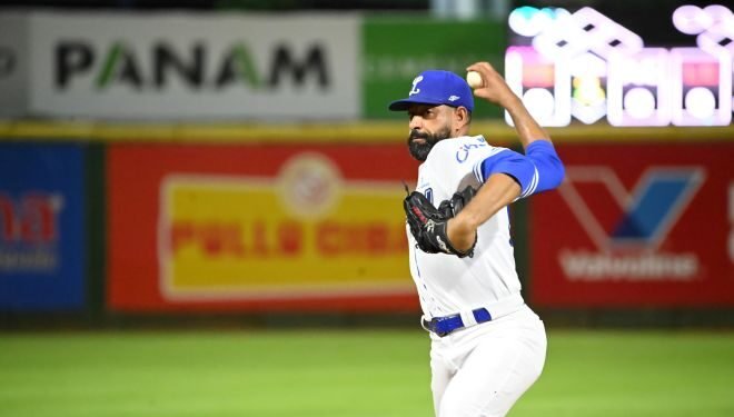 Licey, Estrellas y Toros ganan en el beisbol profesional de la RD