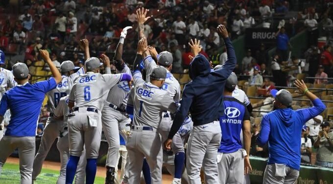 Licey, Gigantes y Toros obtienen triunfos en beisbol dominicano
