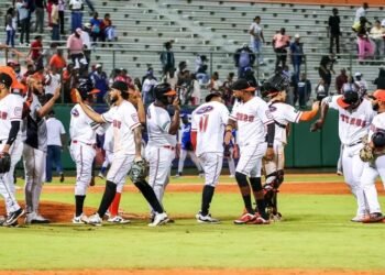 Toros dificultan clasificación al Licey; Aguilas y Gigantes ganan