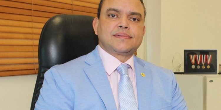 Dr Julio C. Landrón es designado director Servicio Nacional Salud