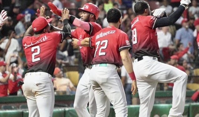 Leones siguen en cima del RR; Aguilas empatan con los Toros