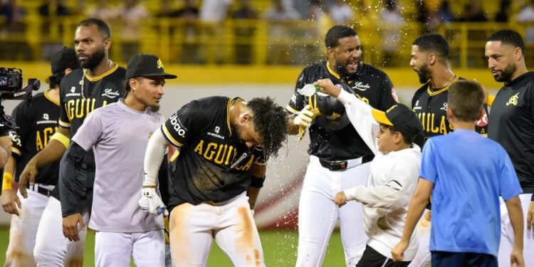 Toros y Aguilas siguen firmes en segundo lugar del round robin