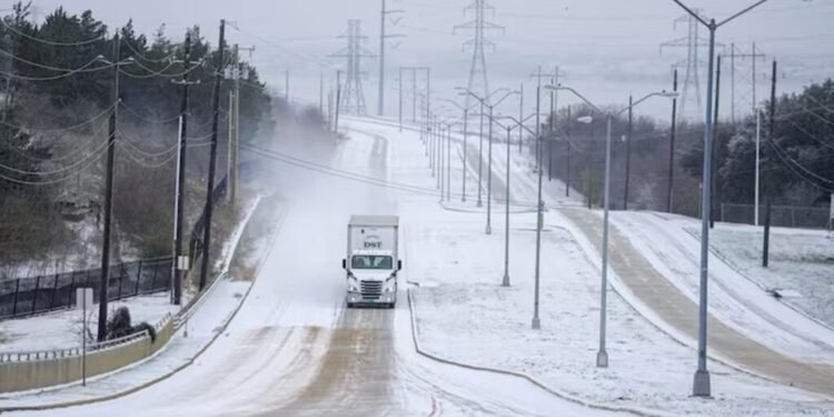 5 muertos en NY; miles vuelos cancelados en Estados Unidos